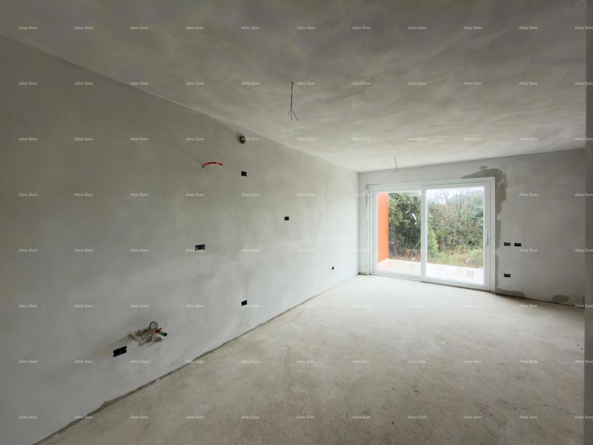 Ližnjan! Novogradnja! Apartma z manjšim vrtom.