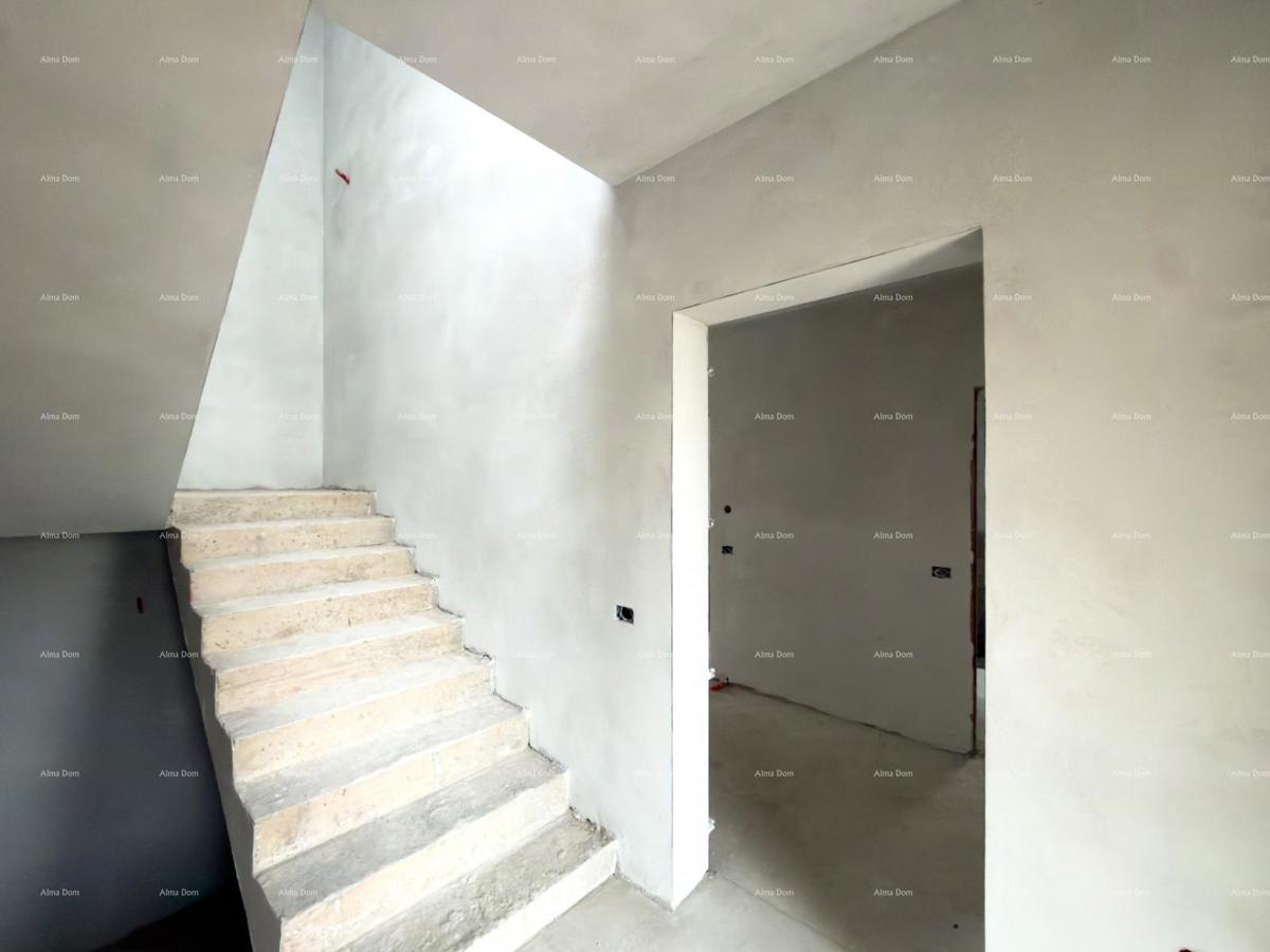 Ližnjan! Novogradnja! Apartma z manjšim vrtom.