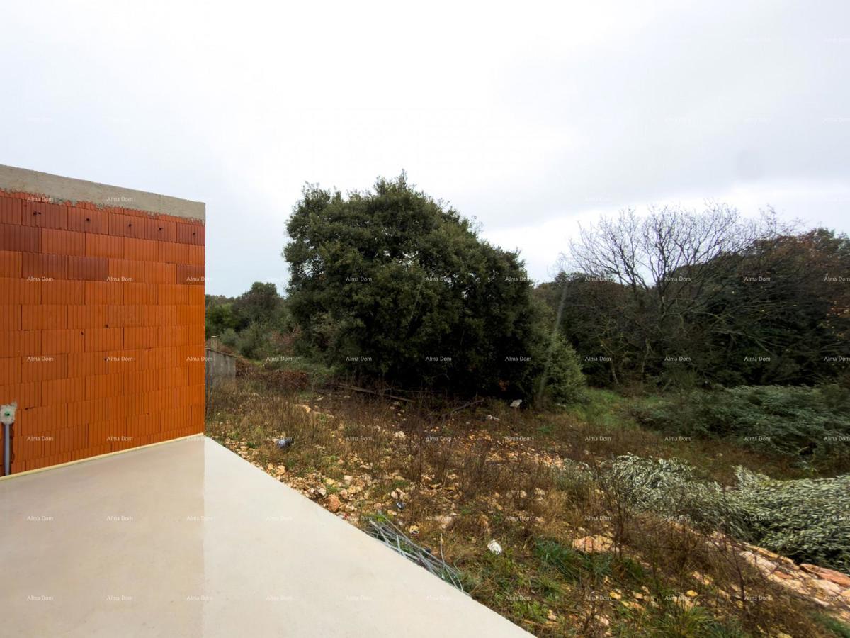 Ližnjan! Novogradnja! Apartma z manjšim vrtom.