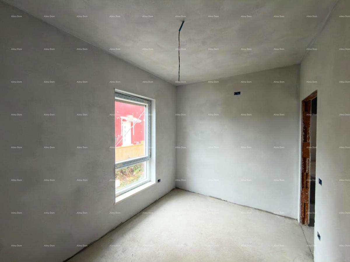 Ližnjan! Novogradnja! Apartma z manjšim vrtom.