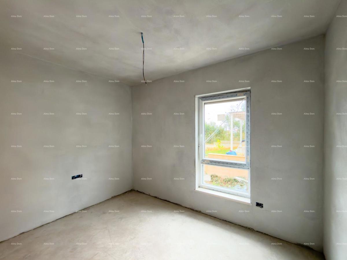 Ližnjan! Novogradnja! Apartma z manjšim vrtom.