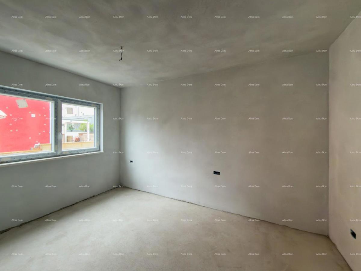 Ližnjan! Novogradnja! Apartma z manjšim vrtom.