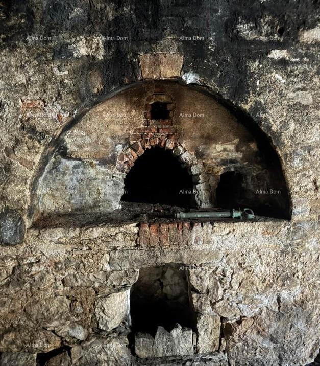 Kamena dalmatinska vila u staroj jezgri - idealna investicijska priložnost - Supetar!