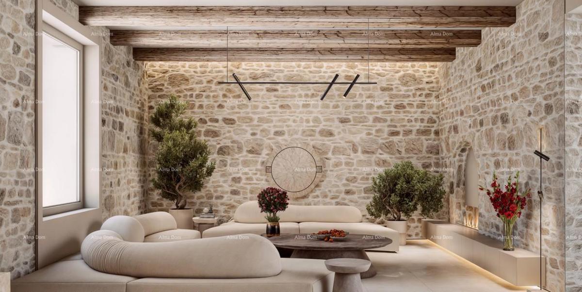 Kamena dalmatinska vila u staroj jezgri - idealna investicijska priložnost - Supetar!