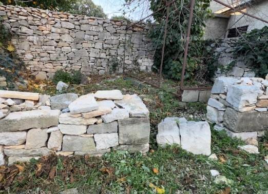 Kamena dalmatinska vila u staroj jezgri - idealna investicijska priložnost - Supetar!