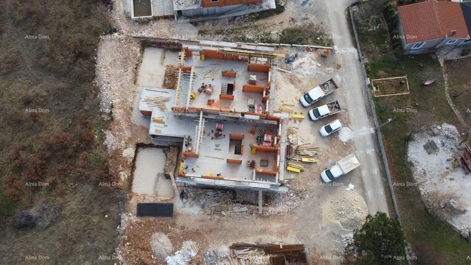 Vrhunska lokacija, narava, mir – moderna vila v gradnji