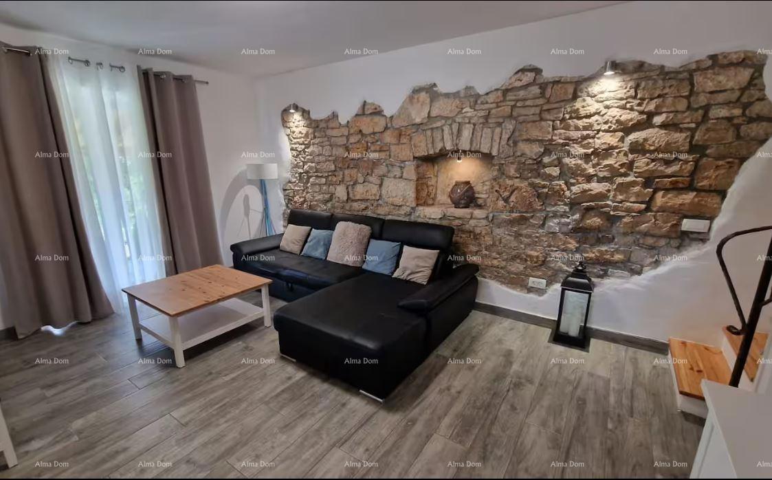 Prenovljena kamnita istrska hiša z bazenom