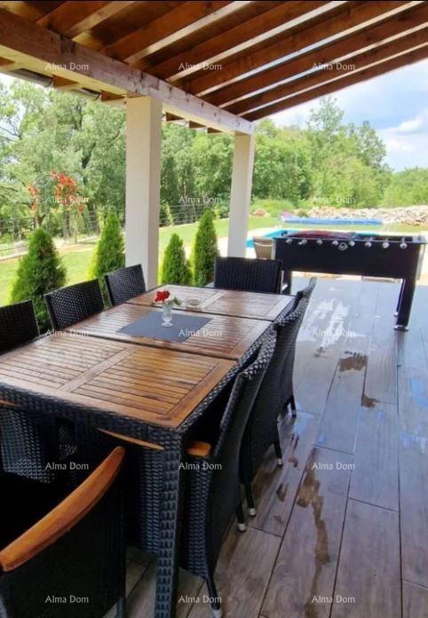 Prenovljena kamnita istrska hiša z bazenom