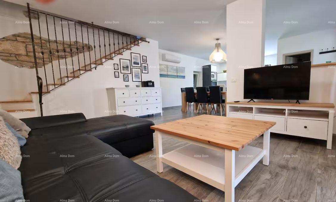 Prenovljena kamnita istrska hiša z bazenom