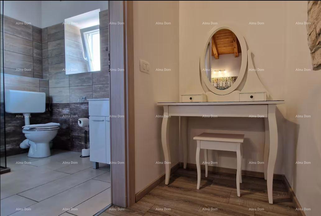 Prenovljena kamnita istrska hiša z bazenom