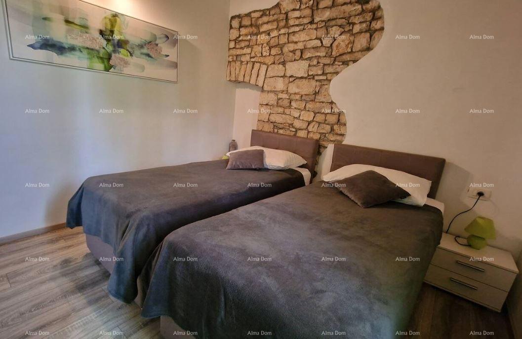 Prenovljena kamnita istrska hiša z bazenom