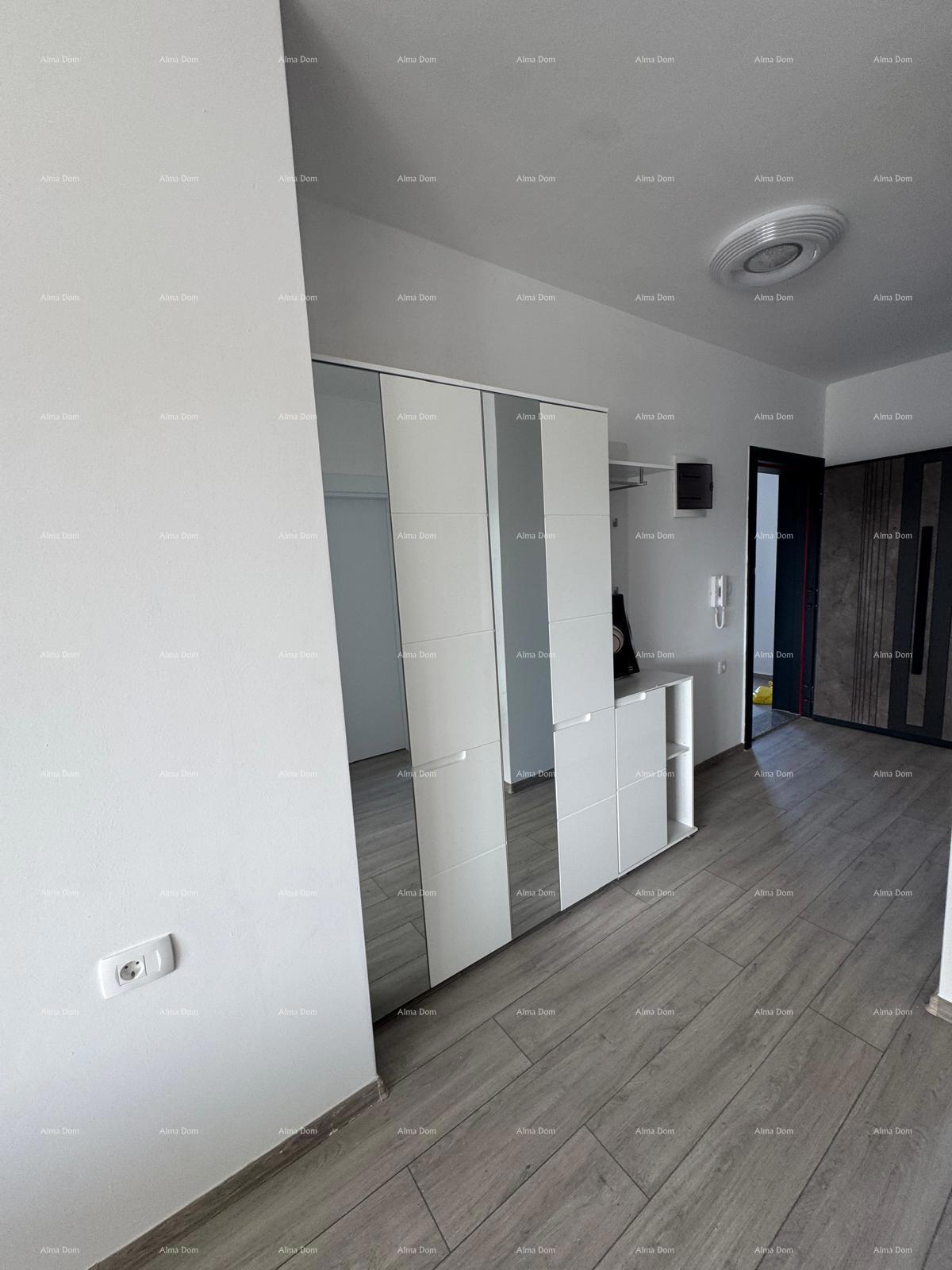 Medulin, prodaja stanovanja v drugem nadstropju.