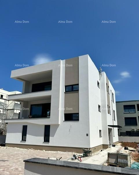 Prodajemo stan v novogradnji s vrtom! ŠTINJAN.