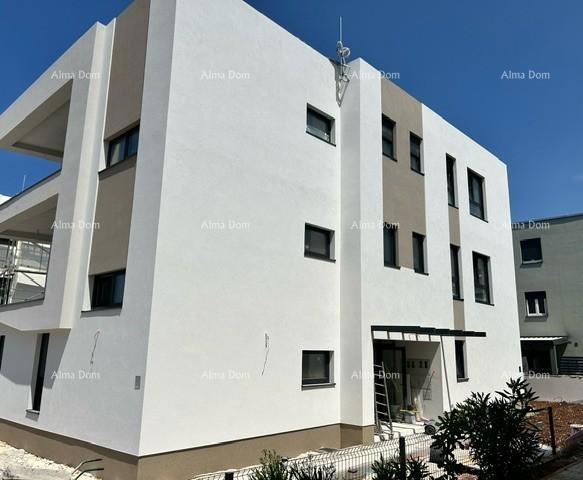 Prodajemo stan v novogradnji s vrtom! ŠTINJAN.