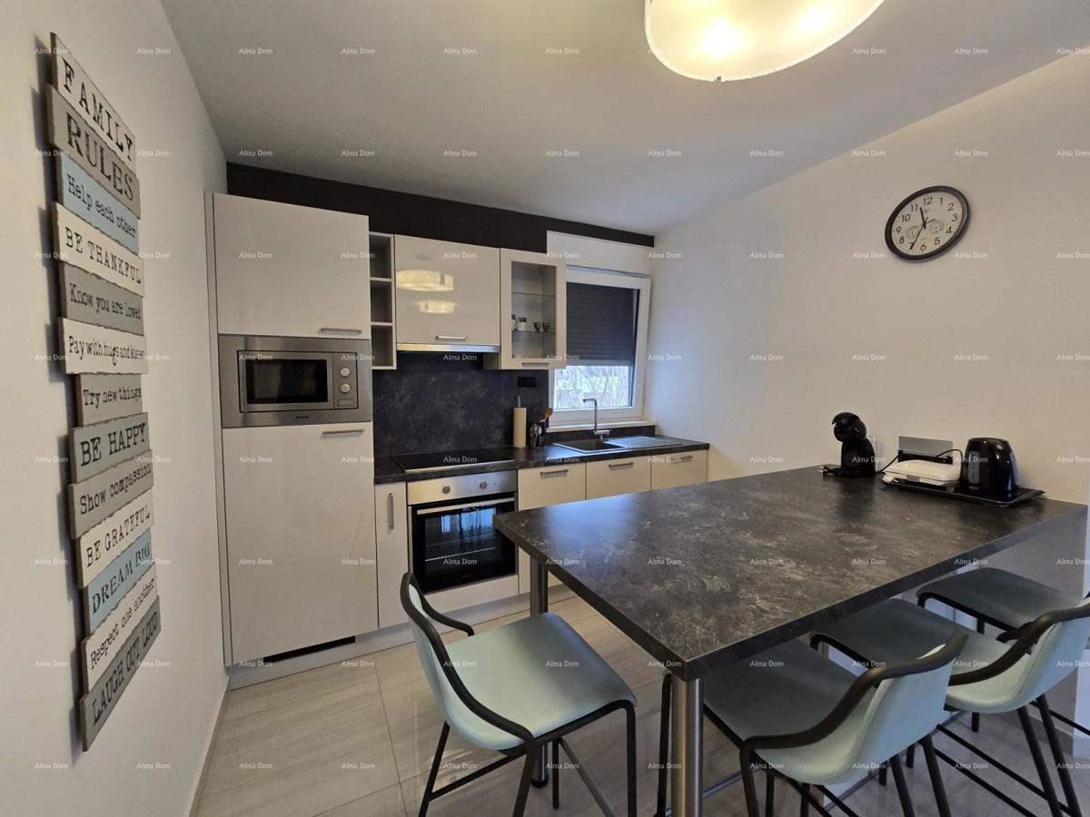 Pula centar! Opremljen stan! Blizina Fet-a i nove bolnice.