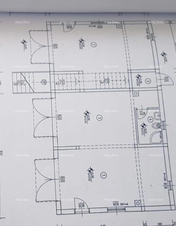 Umag. Lepa hiša s šestimi apartmaji.