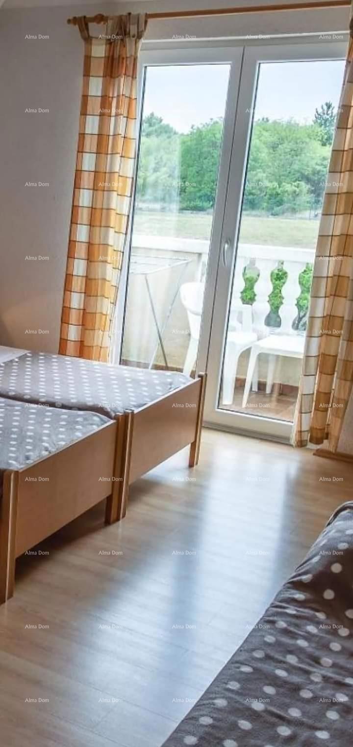 Umag. Lepa hiša s šestimi apartmaji.