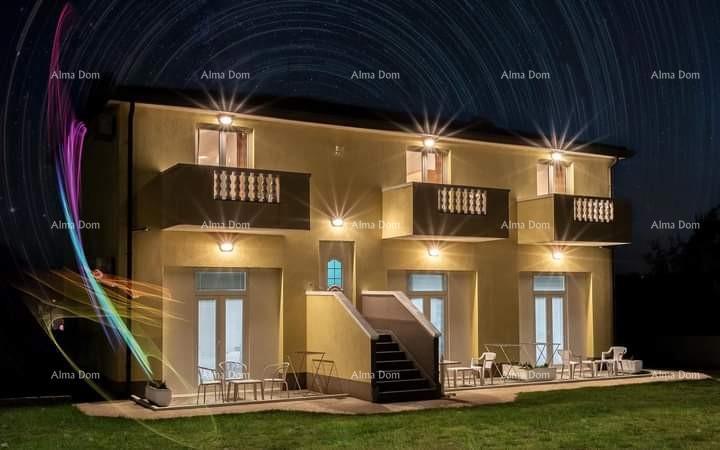 Umag. Lepa hiša s šestimi apartmaji.