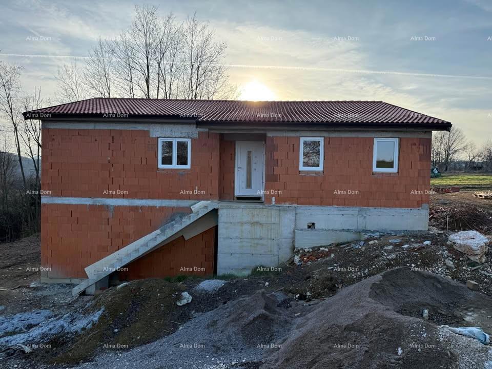 Hiša v roh-bau fazi z veliko parcelo – Cerovlje