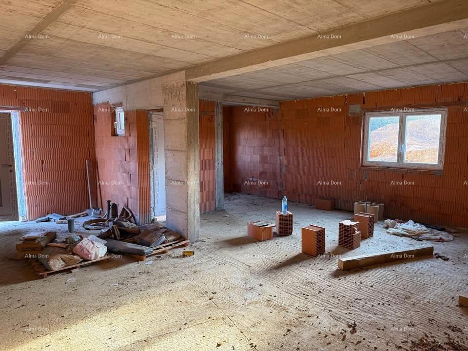 Hiša v roh-bau fazi z veliko parcelo – Cerovlje