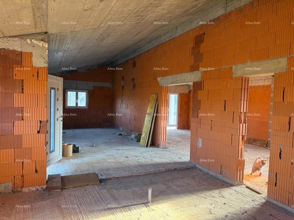 Hiša v roh-bau fazi z veliko parcelo – Cerovlje