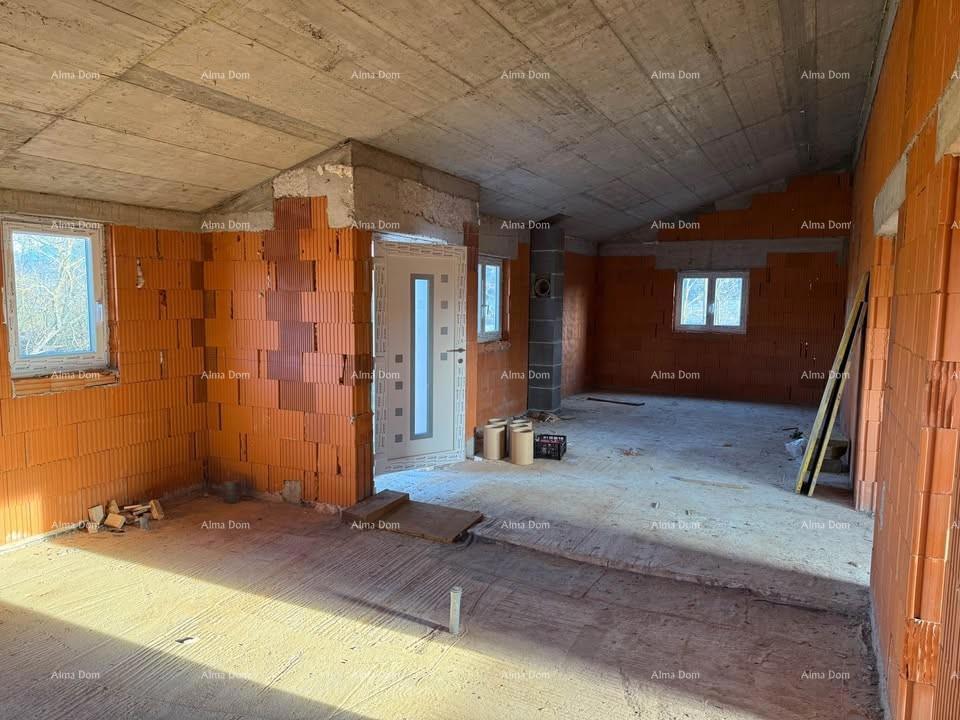 Hiša v roh-bau fazi z veliko parcelo – Cerovlje