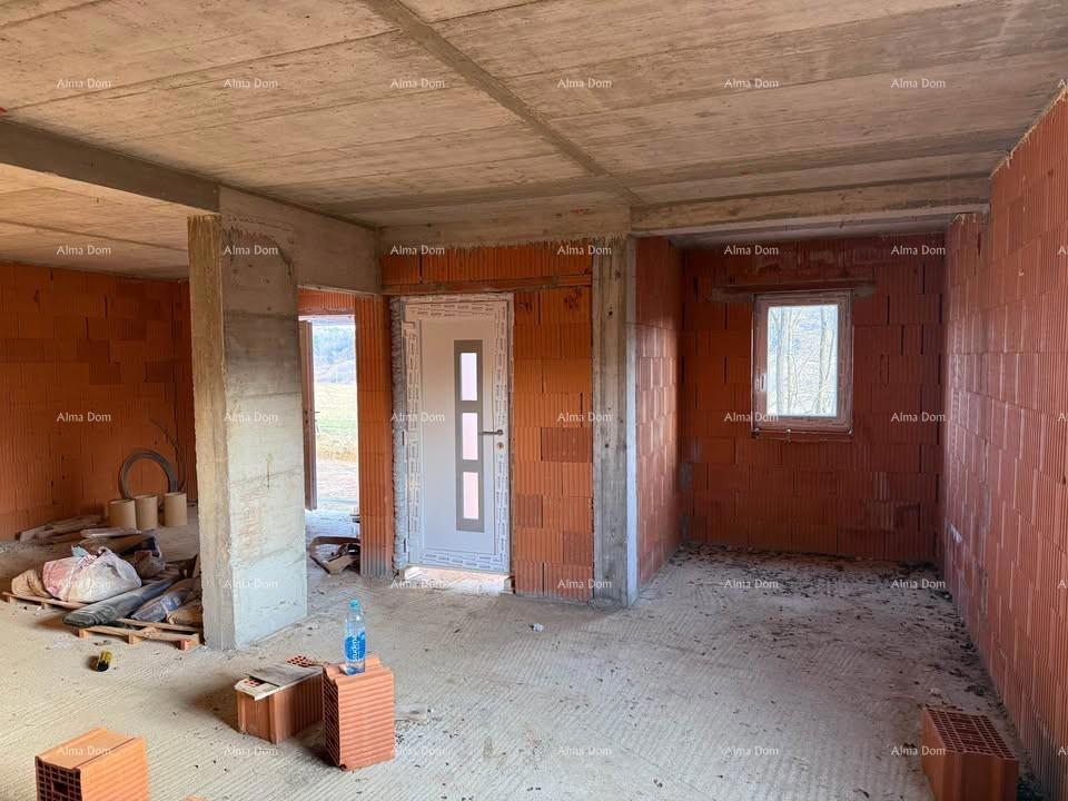 Hiša v roh-bau fazi z veliko parcelo – Cerovlje