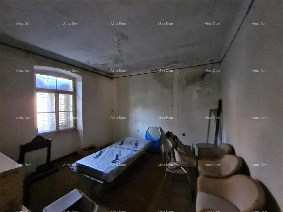 Prodajamo staro istrsko kamnito hišo s pogledom na Grožnjan.