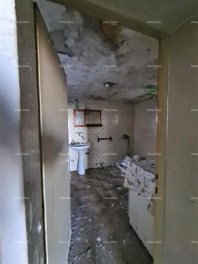 Prodajamo staro istrsko kamnito hišo s pogledom na Grožnjan.