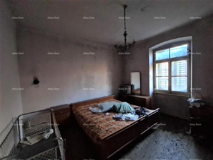 Prodajamo staro istrsko kamnito hišo s pogledom na Grožnjan.