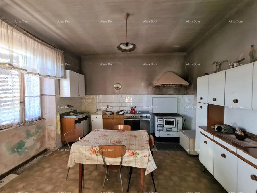 Prodajamo staro istrsko kamnito hišo s pogledom na Grožnjan.