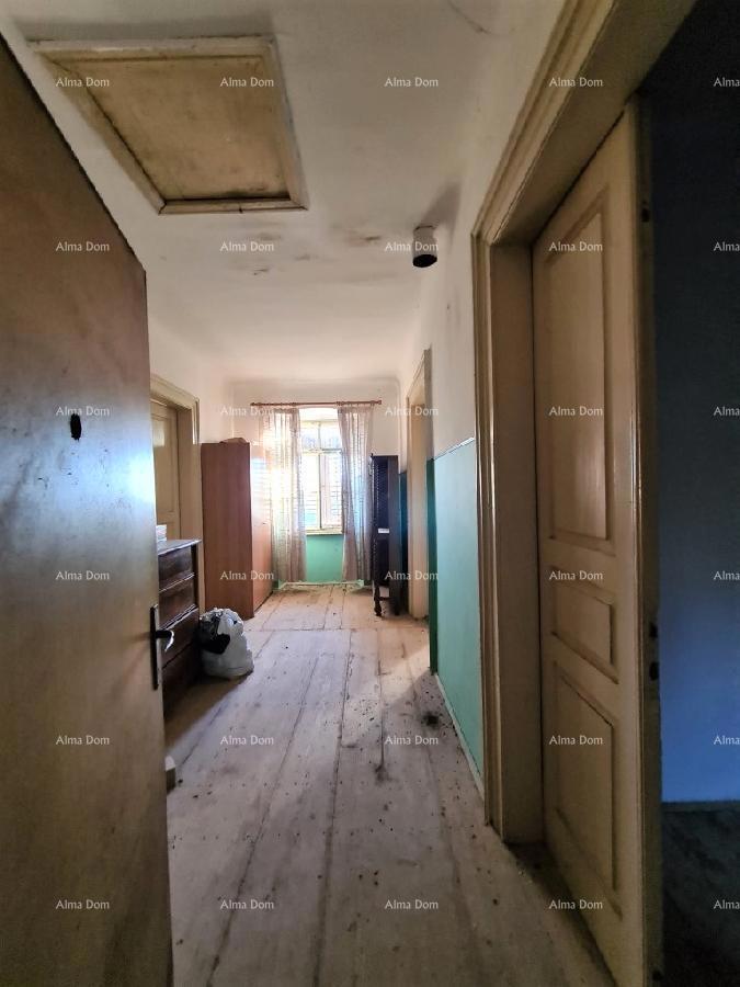 Prodajamo staro istrsko kamnito hišo s pogledom na Grožnjan.