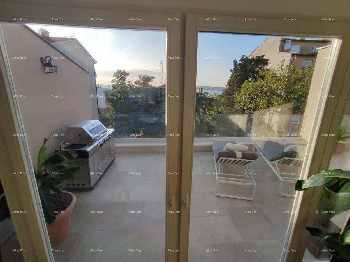 Pula Veruda Čudovita, popolnoma prenovljena avstro-ogrska kamnita vila s pogledom na morje.