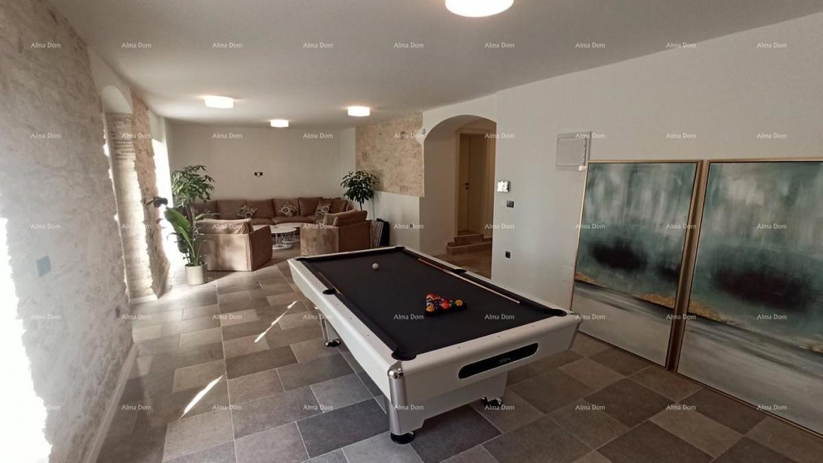 Pula Veruda Čudovita, popolnoma prenovljena avstro-ogrska kamnita vila s pogledom na morje.