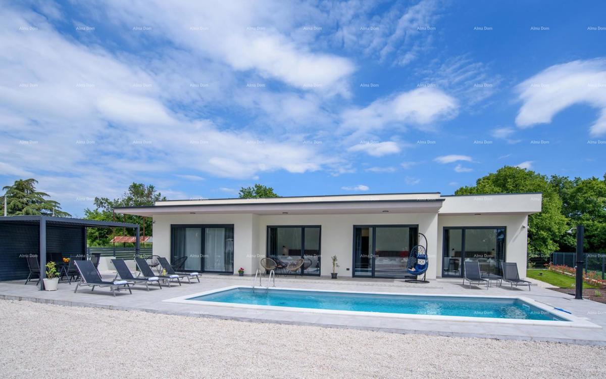 KANFANAR, MODERNA VILA PRIZEMNICA S BAZENOM – MIRNA LOKACIJA