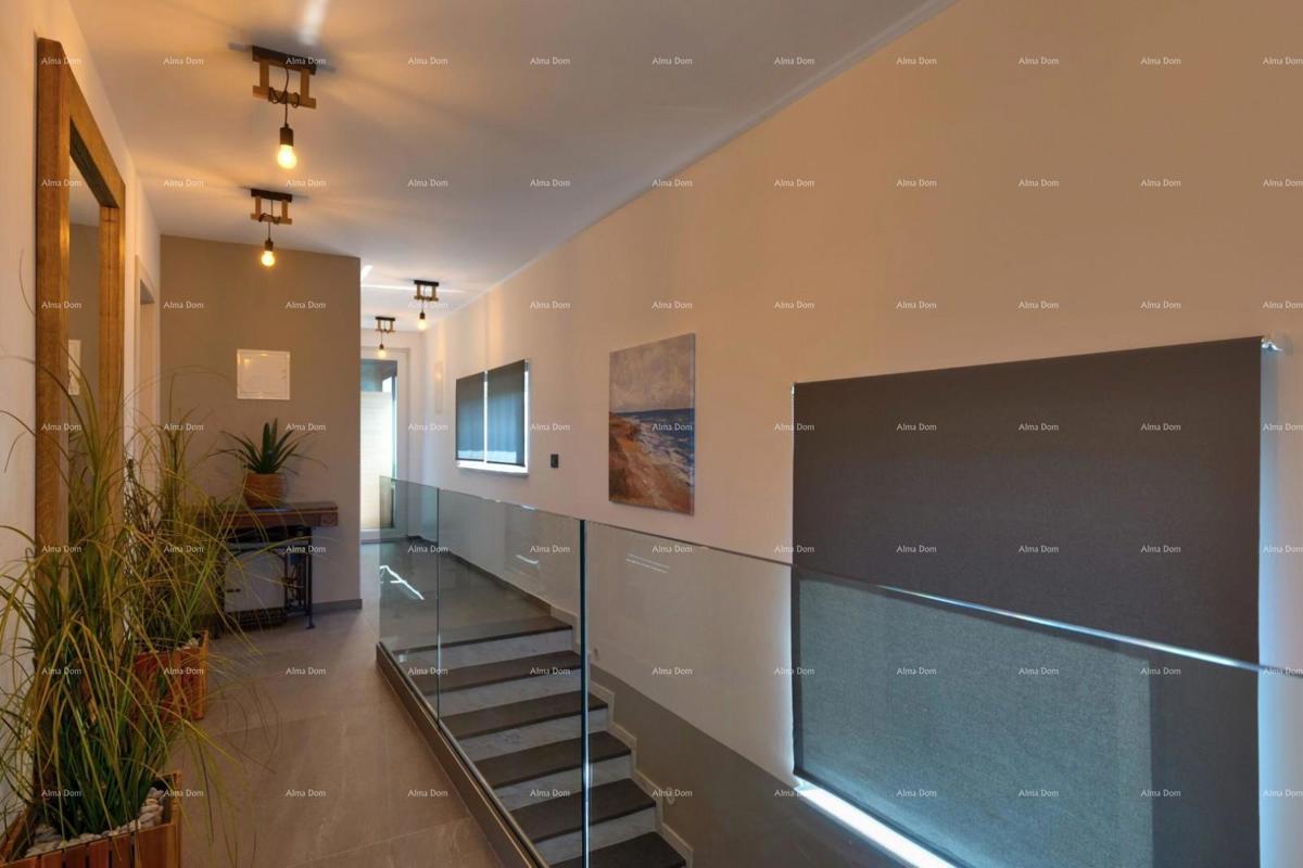 Moderna vila z bazenom in savno, Marčana!