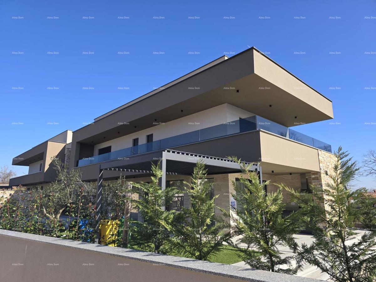 Moderna vila z bazenom in savno, Marčana!