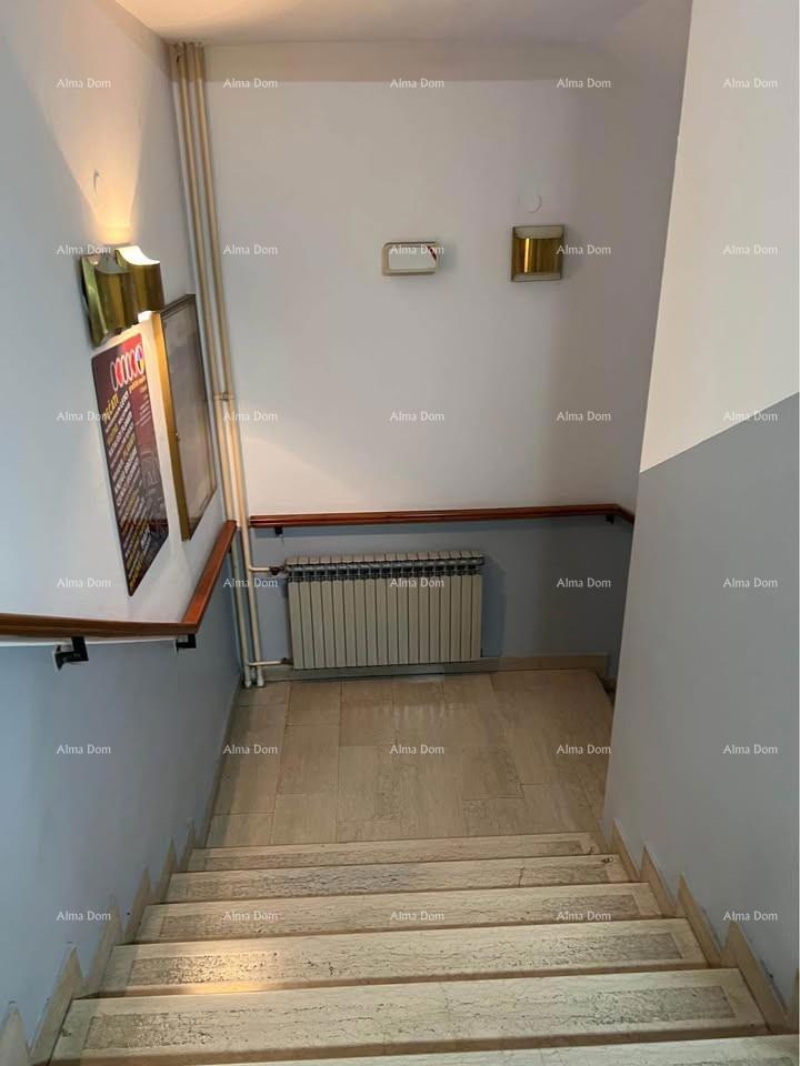 Prodajemo poslovni prostor v centru Pule.