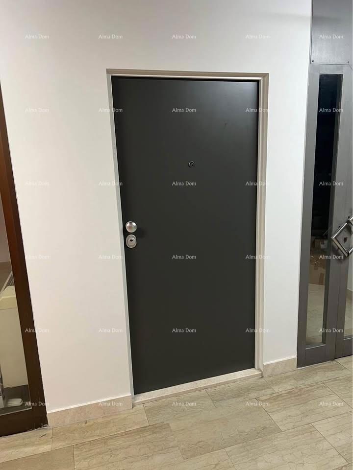 Prodajemo poslovni prostor v centru Pule.