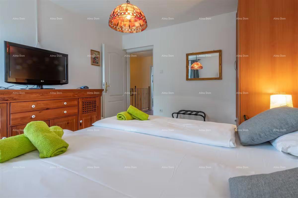 Odlična priložnost! Prodaja - atraktivna hiša s bazenom in urejenim dvoriščem, Banjole!