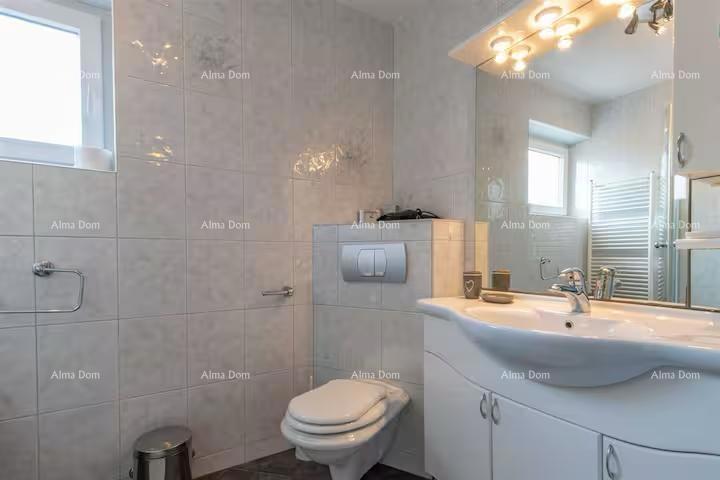 Odlična priložnost! Prodaja - atraktivna hiša s bazenom in urejenim dvoriščem, Banjole!