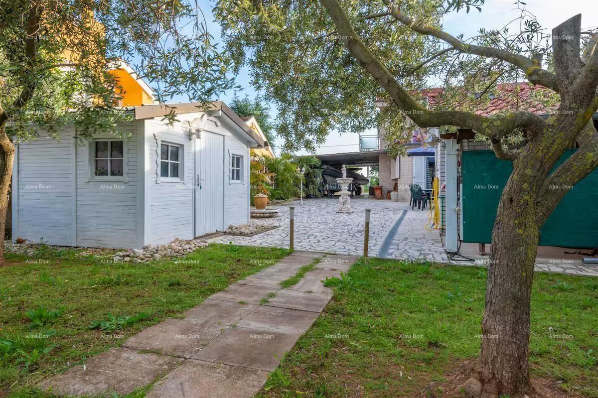 Odlična priložnost! Prodaja - atraktivna hiša s bazenom in urejenim dvoriščem, Banjole!