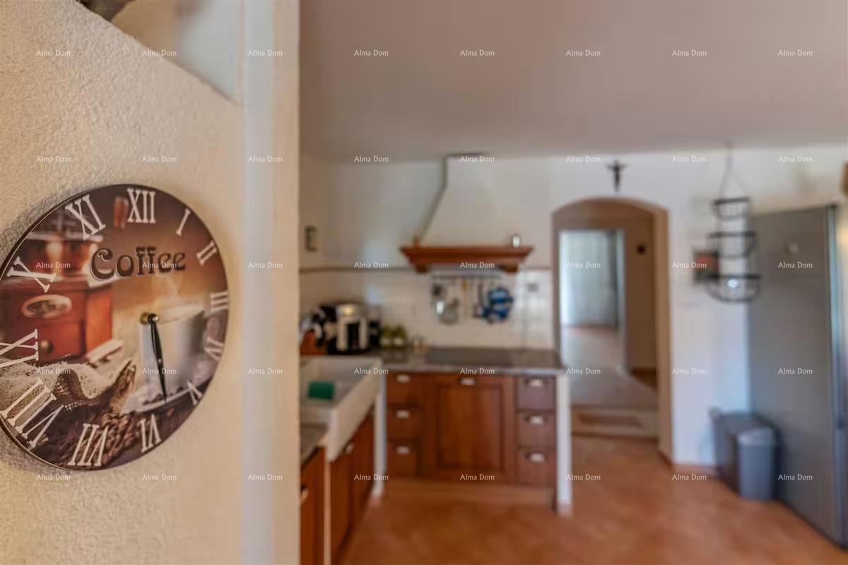 Odlična priložnost! Prodaja - atraktivna hiša s bazenom in urejenim dvoriščem, Banjole!