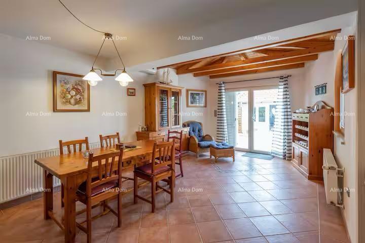 Odlična priložnost! Prodaja - atraktivna hiša s bazenom in urejenim dvoriščem, Banjole!