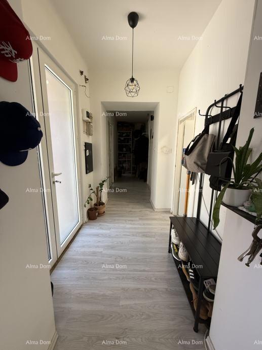 Pula, hiša z dvoriščem in pomožno zgradbo