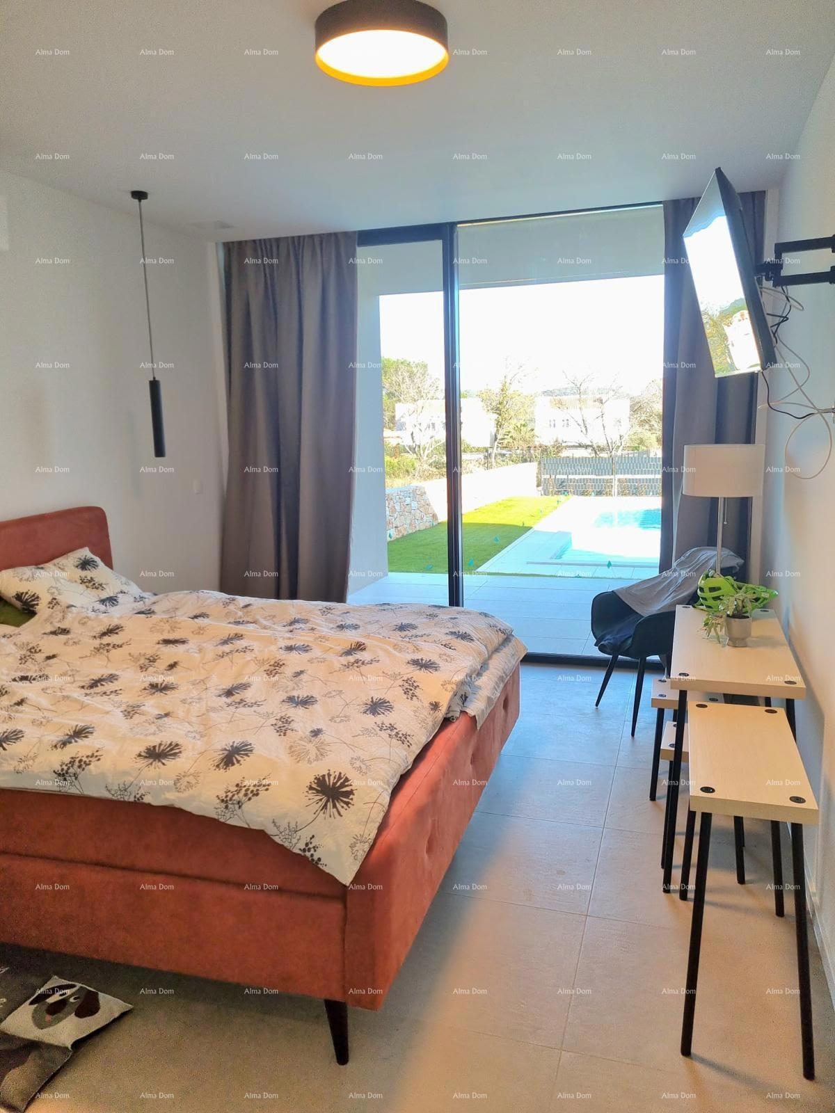 Na prodaj je moderna hiša s bazenom, ki se nahaja v idilični vasici blizu Rovinja.