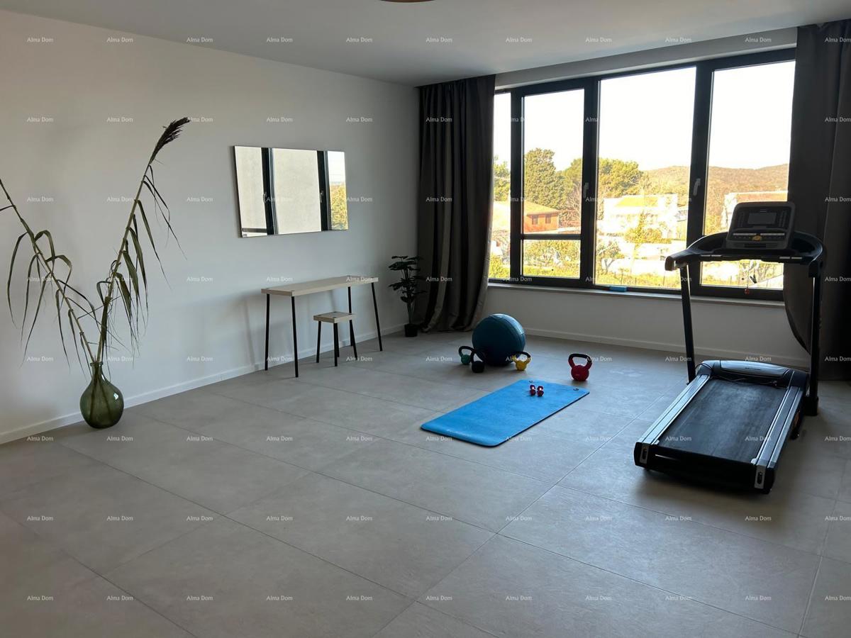 Na prodaj je moderna hiša s bazenom, ki se nahaja v idilični vasici blizu Rovinja.