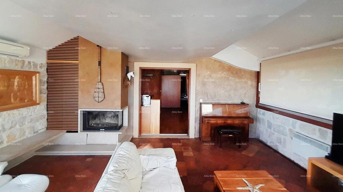 Funtana, Prodaja kamene kuće s pogledom na more