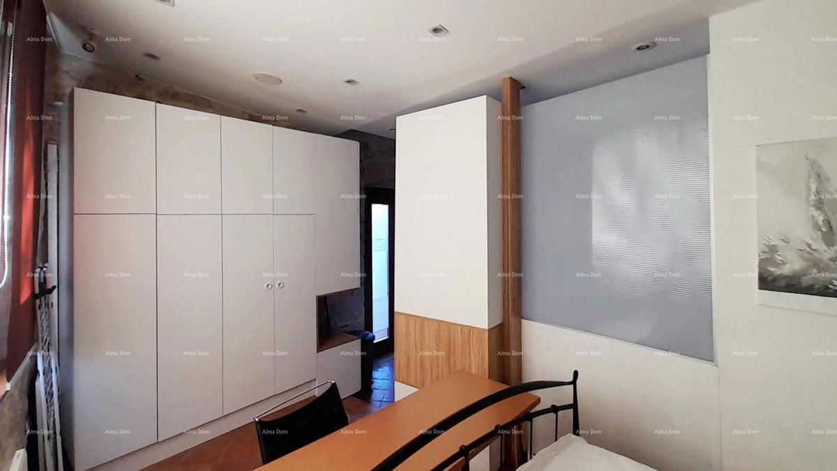 Funtana, Prodaja kamene kuće s pogledom na more