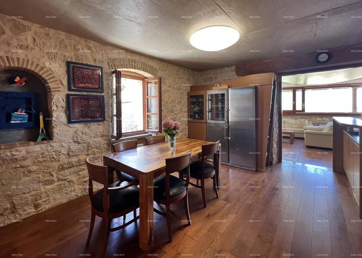 Funtana, Prodaja kamene kuće s pogledom na more